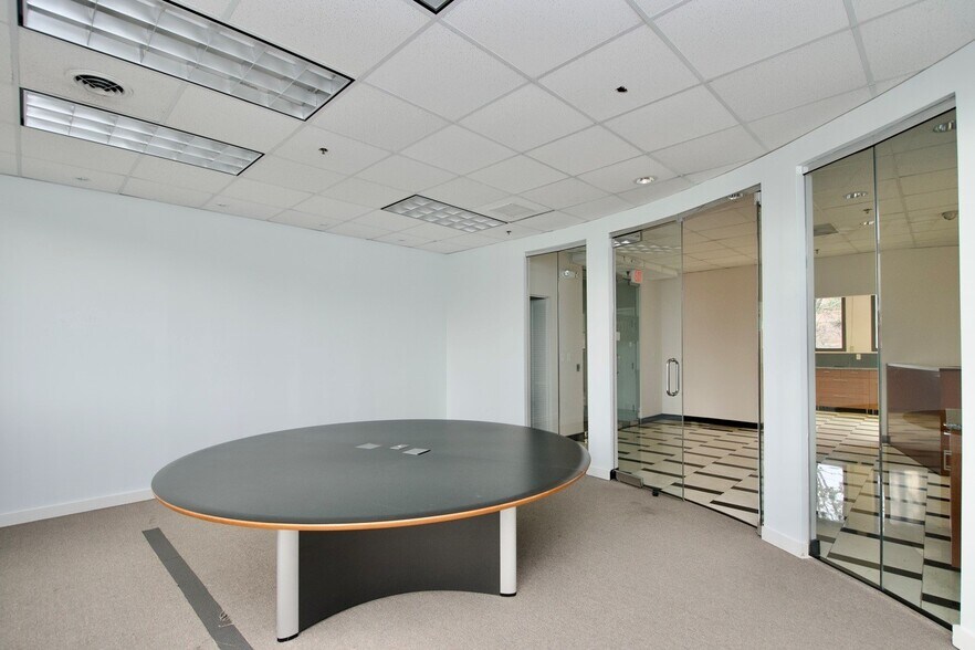 More Photos Of 1964 Gallows Rd, Vienna Office For Sale