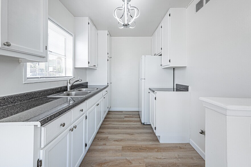 Primary Photo Of 1475 Venice Blvd, Los Angeles Apartments For Sale