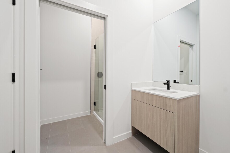 More Photos Of 2209 S First St, Austin Apartments For Sale