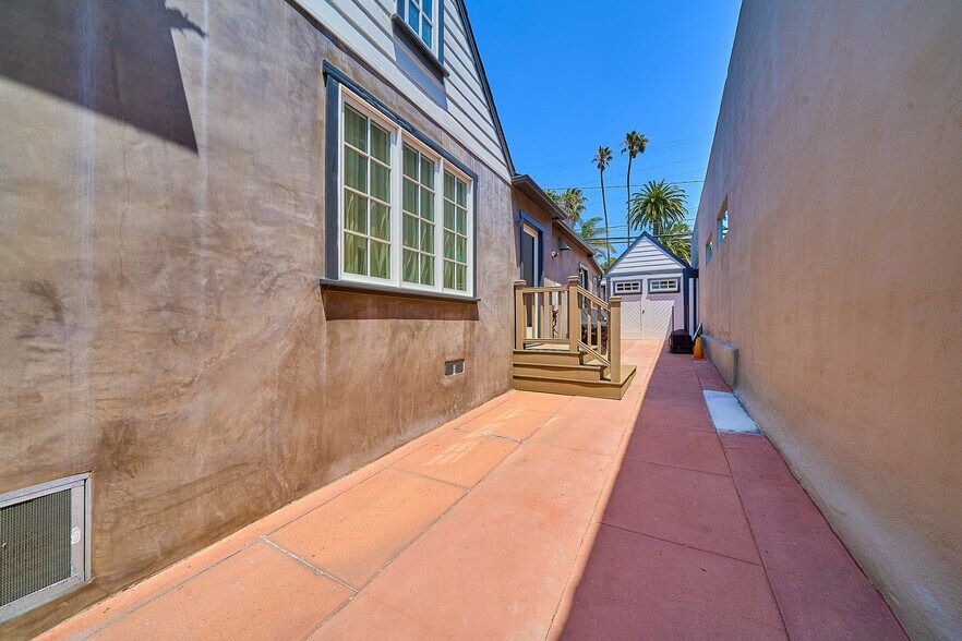 More Photos Of 1321-1325 Abbot Kinney Blvd, Venice Freestanding For Sale