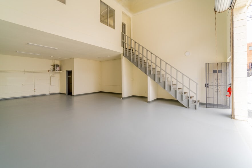 More Photos Of 138 Arena St, El Segundo Warehouse For Lease