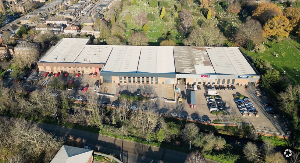 Primary Photo Of 3-4 Fairfield Trade Park, Kingston Upon Thames Warehouse For Lease