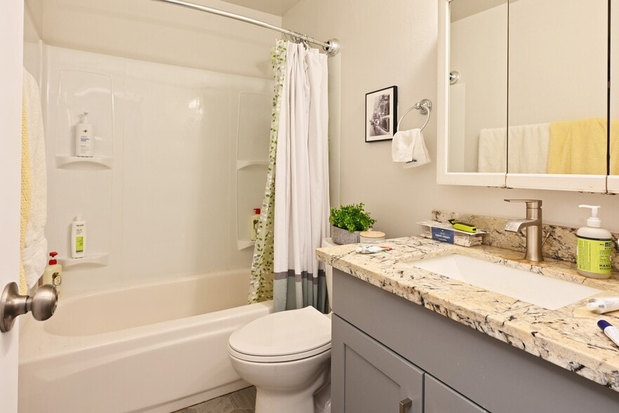 More Photos Of 7101 6th Ave NE, Seattle Apartments For Sale