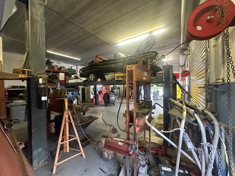 More Photos Of 1002 SE 9th St, Cape Coral Service For Sale