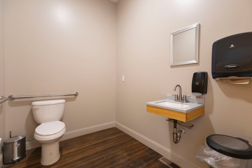 More Photos Of 535 W Reed St, Moberly General Retail For Sale