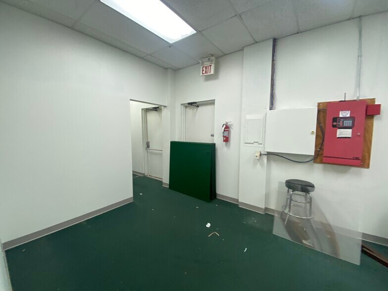 More Photos Of Rte 23 @ Rte 23 & Rte 322, New Holland Unknown For Lease