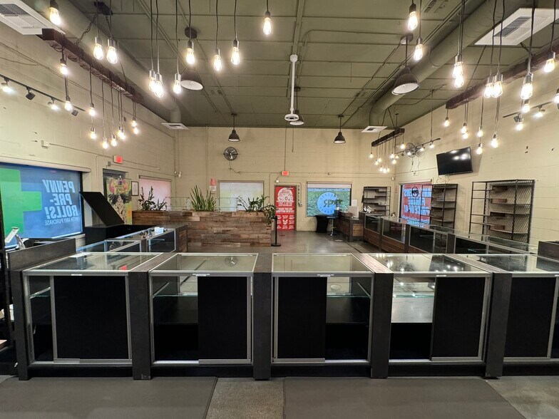 More Photos Of 946 Olive Dr, Davis Warehouse For Lease