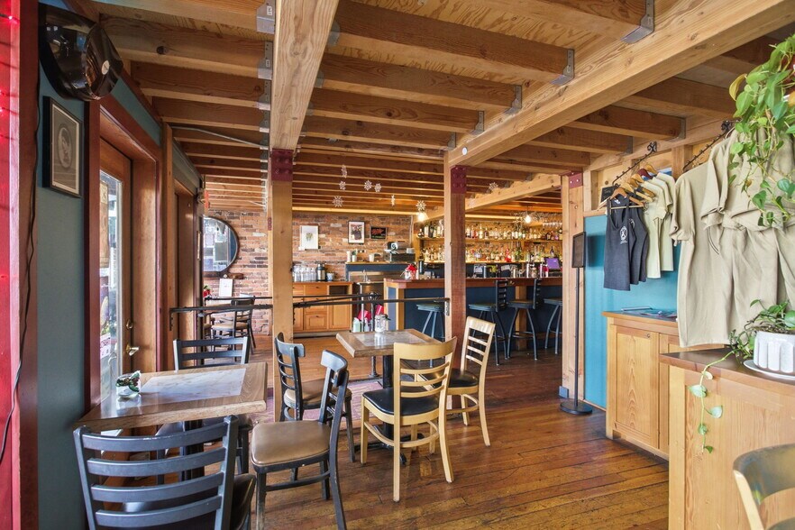 More Photos Of 657 E Main St, Cottage Grove Restaurant For Sale