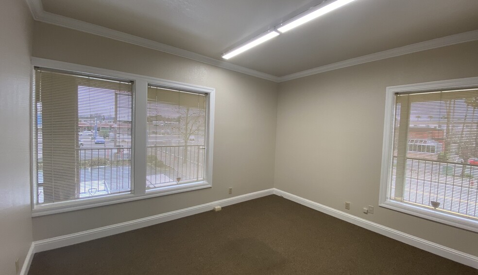 More Photos Of 833 Mistletoe Ln, Redding Office For Lease
