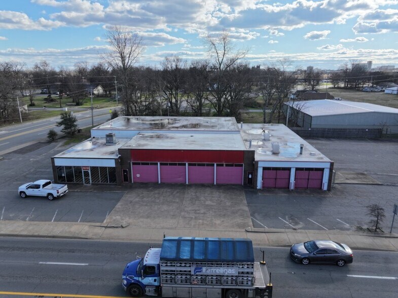 More Photos Of 920 E Broadway St, North Little Rock Showroom For Sale
