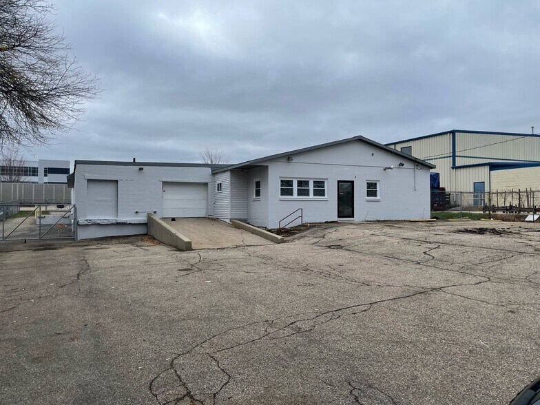 Primary Photo Of 905 Jonathon Dr, Madison Warehouse For Lease