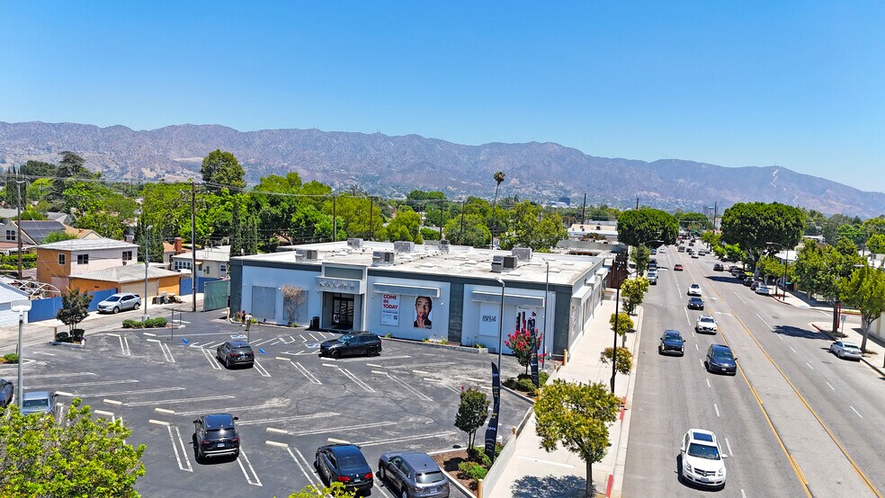 More Photos Of 2721 W Magnolia Blvd, Burbank Office For Lease