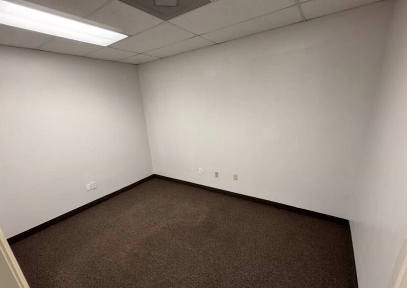 More Photos Of 16315 Northcross Dr, Huntersville Medical For Lease