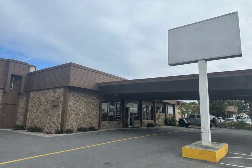 Primary Photo Of 1152 Court St, Clearwater Freestanding For Sale