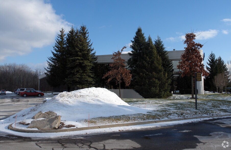 More Photos Of 31700 Middlebelt Rd, Farmington Hills Office For Lease