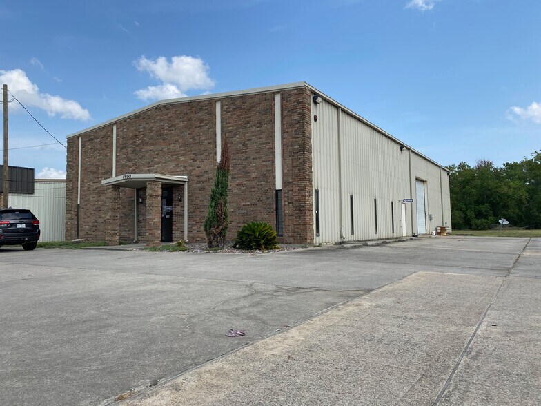 More Photos Of 4950 Washington Blvd, Beaumont Light Manufacturing For Sale