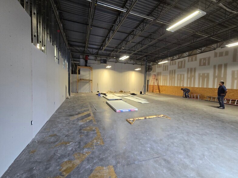 More Photos Of 2960 Technology Pl, Waldorf Research And Development For Lease