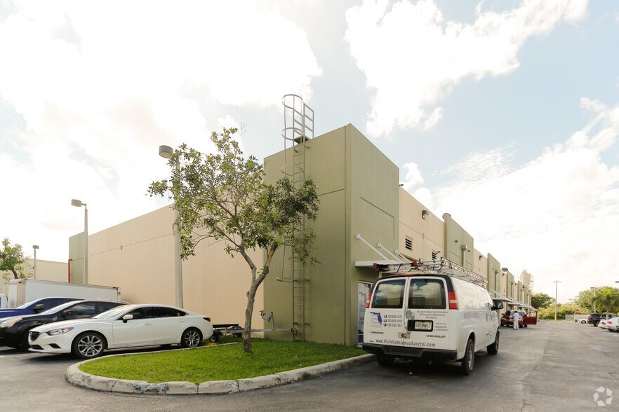 More Photos Of 10601-10677 NW 122nd St, Medley Warehouse For Lease
