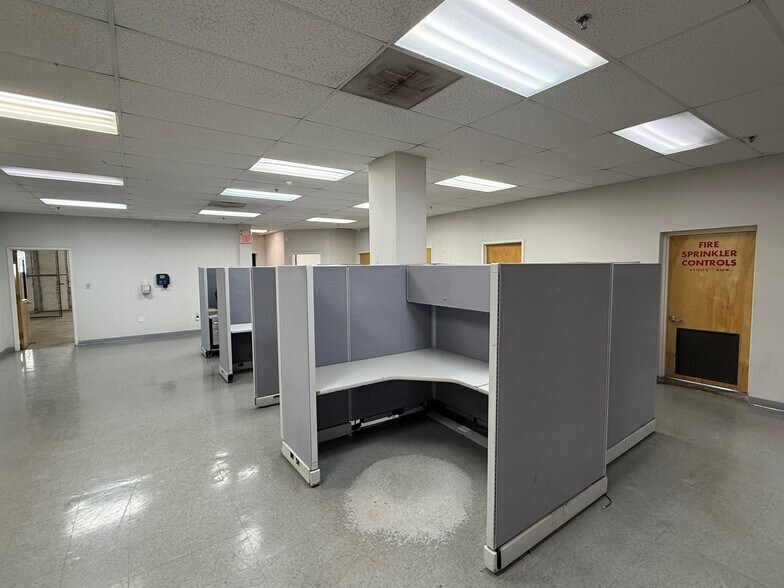 More Photos Of 18 Wendell Pl, Fairview Warehouse For Lease