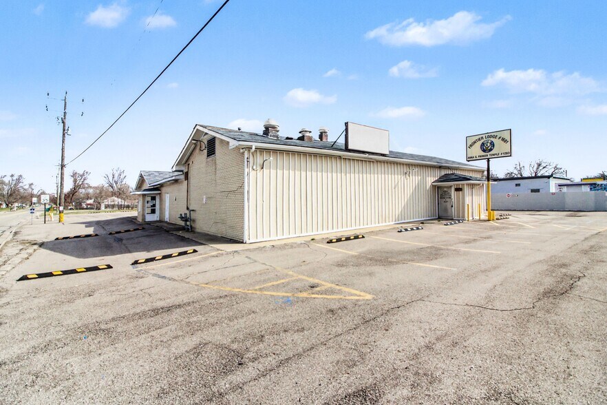 More Photos Of 1405 Ecorse Rd, Ypsilanti Freestanding For Sale