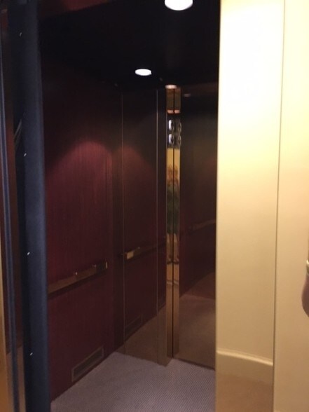 More Photos Of 24 W Chase St, Pensacola Office For Lease