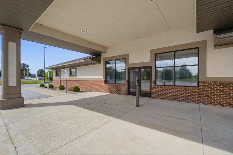 More Photos Of 375 N Eastown Rd, Lima Medical For Lease