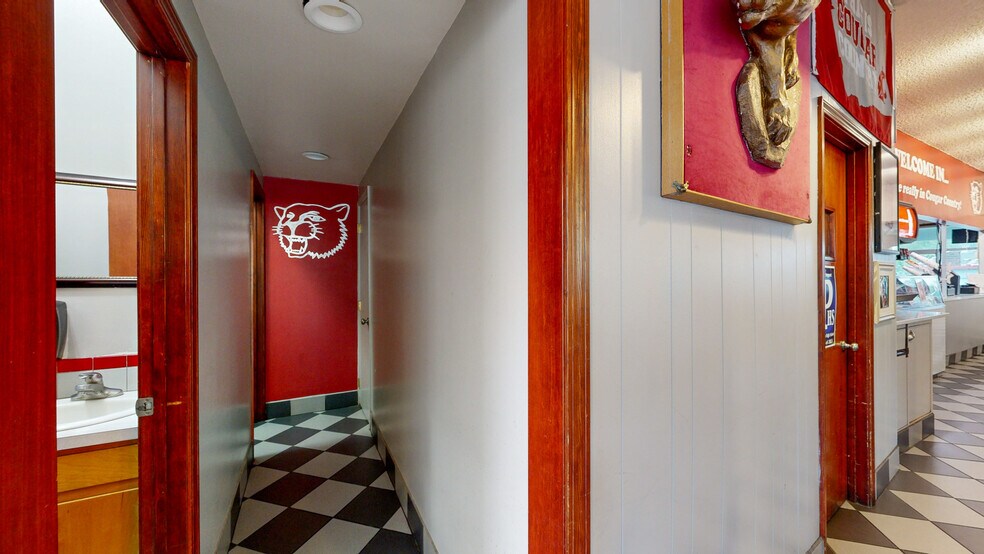 More Photos Of 760 N Grand Ave, Pullman Restaurant For Sale