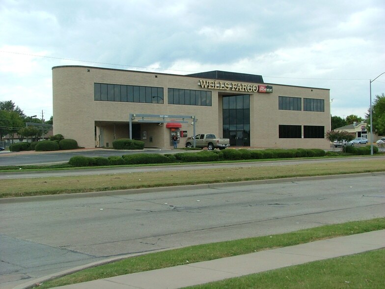 More Photos Of 6112 McCart Ave, Fort Worth Office For Sale
