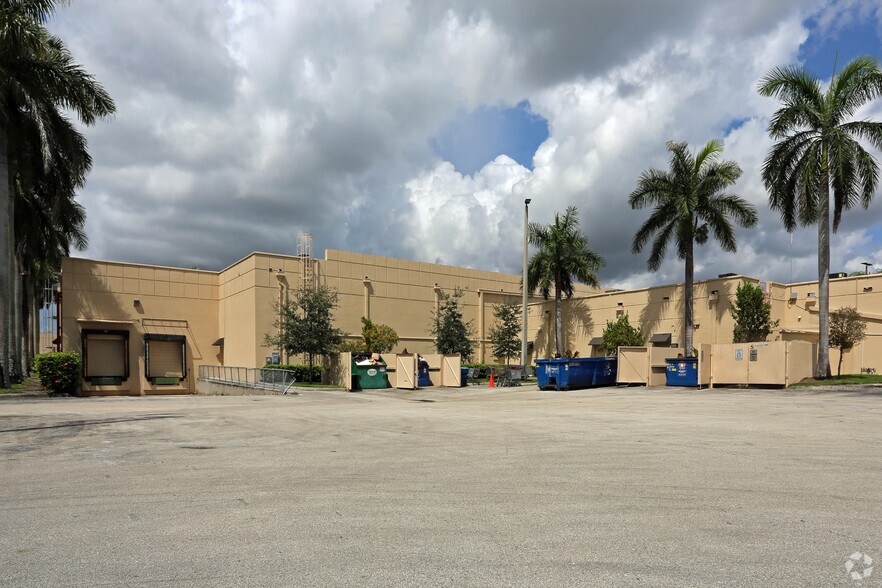 More Photos Of 12472-12594 W Sunrise Blvd, Sunrise General Retail For Lease
