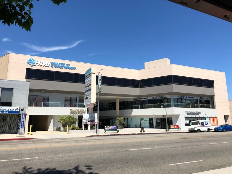 More Photos Of 18607 Ventura Blvd, Tarzana General Retail For Lease