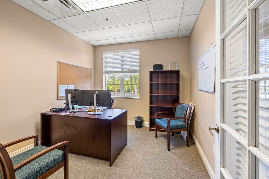 More Photos Of 1555 Indian River Blvd, Vero Beach Medical For Lease