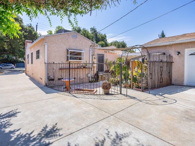 More Photos Of 331 Allen Ave, Glendale Multifamily For Sale