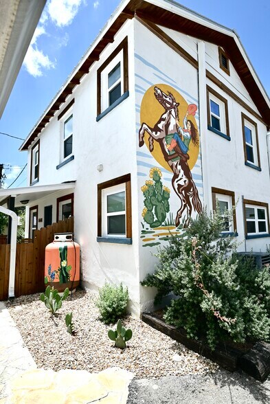 More Photos Of 902 Main St, Blanco Office Residential For Sale