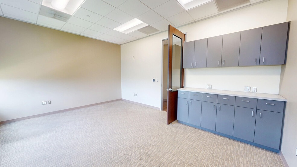 More Photos Of 5920 William Cannon Dr, Austin Medical For Lease