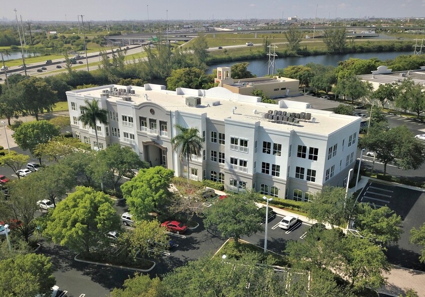 More Photos Of 14400 NW 77th Ct, Miami Lakes Office For Lease