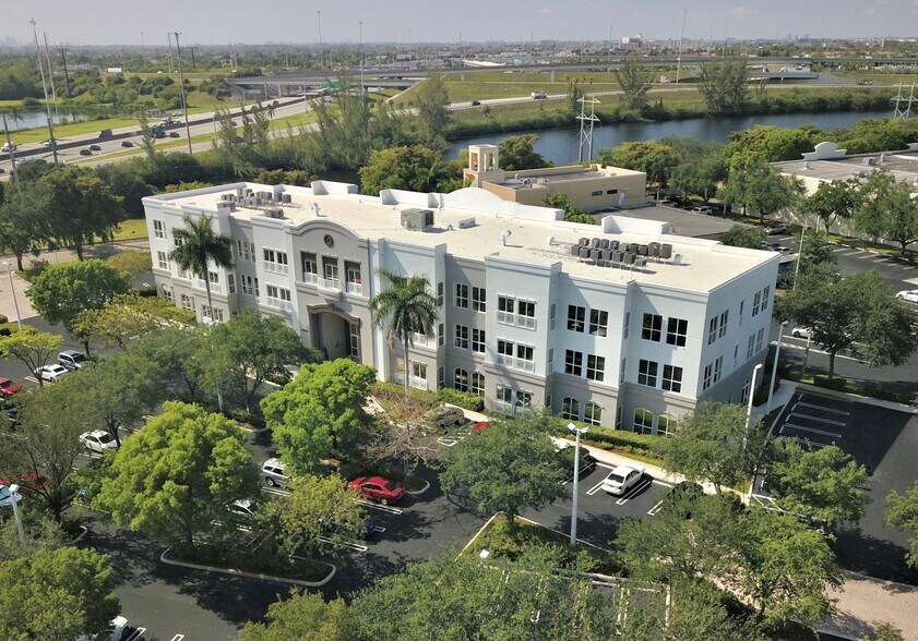 More Photos Of 14400 NW 77th Ct, Miami Lakes Office For Lease