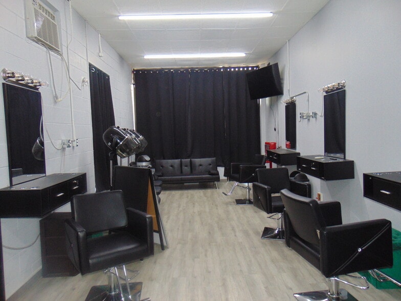 More Photos Of 402 Tuscaloosa Ave SW, Birmingham Convenience Store For Lease