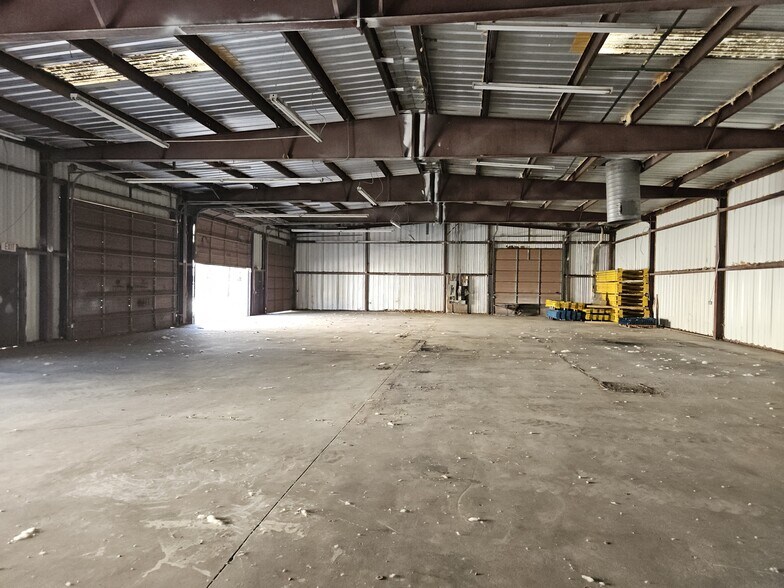 More Photos Of 5449 Covington Hwy, Decatur Auto Repair For Sale