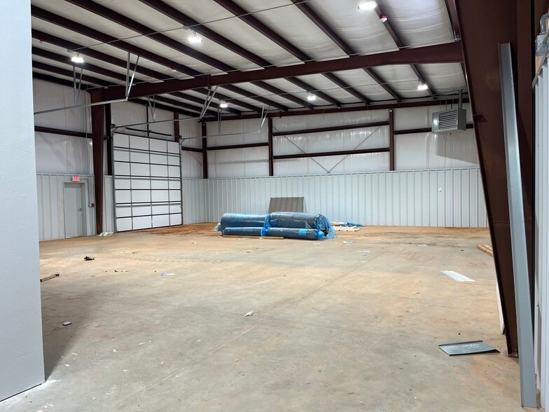 More Photos Of 5130 NW 178th St, Edmond Warehouse For Lease