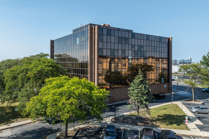 More Photos Of 7601 S Kostner Ave, Chicago Office For Lease