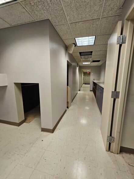 More Photos Of 1120 Professional Blvd, Evansville Office For Sale