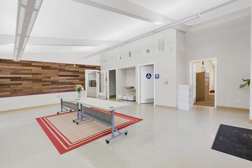 More Photos Of 812 Court St, Woodland Office For Sale