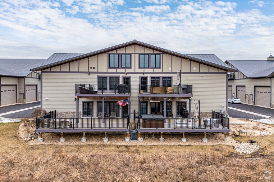 More Photos Of 2220 Ferry Rd, Naperville Showroom For Sale