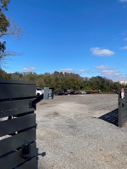 More Photos Of 1345 N Falkenburg Rd, Tampa Office For Sale