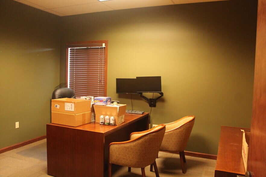 More Photos Of 1401 Financial Park, Carbondale Office For Sale