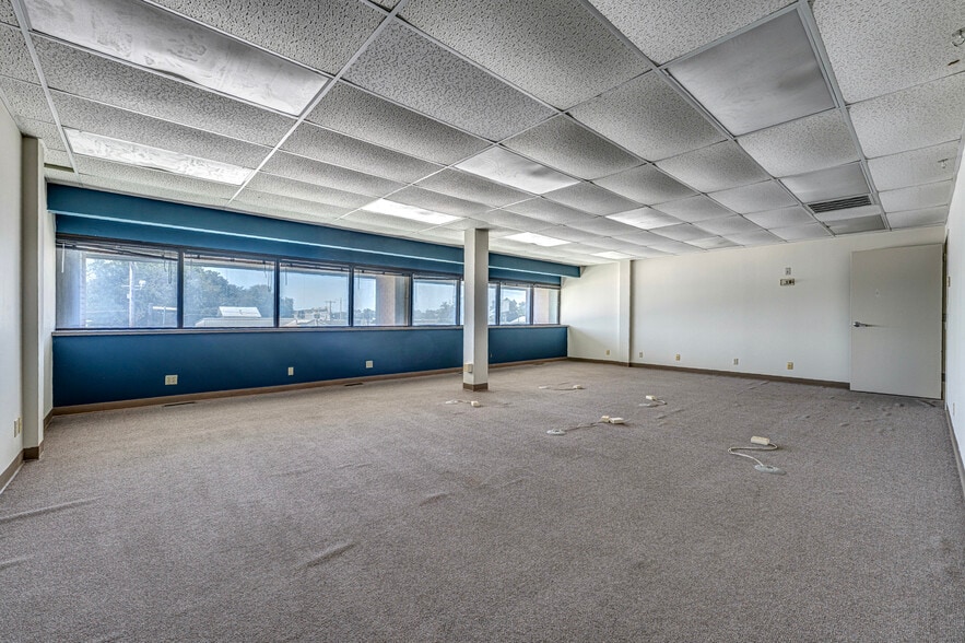 More Photos Of 5950 E Admiral Pl, Tulsa Lodge Meeting Hall For Sale