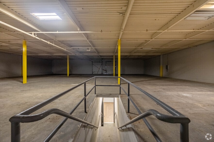 More Photos Of 2181 Grand Ave, Cincinnati Manufacturing For Lease