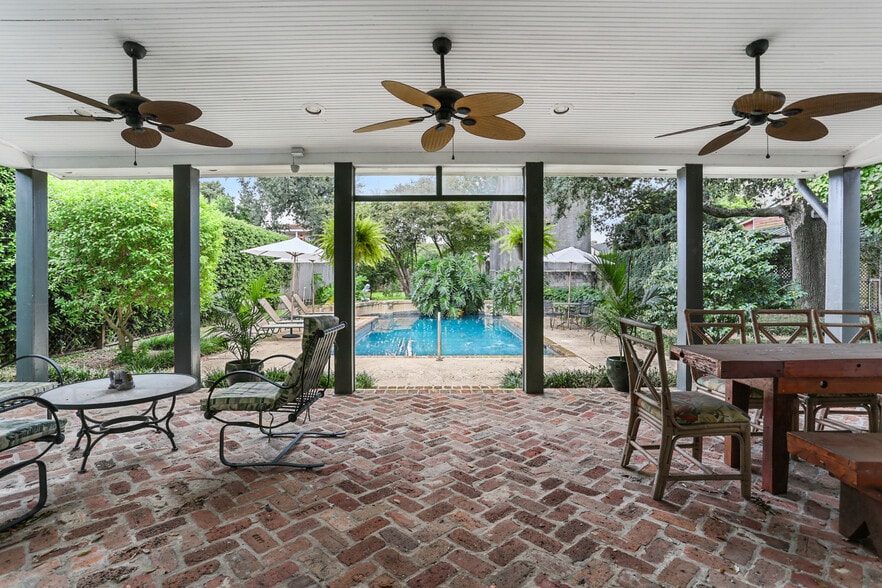 More Photos Of 2111 Dauphine St, New Orleans Hotel For Sale