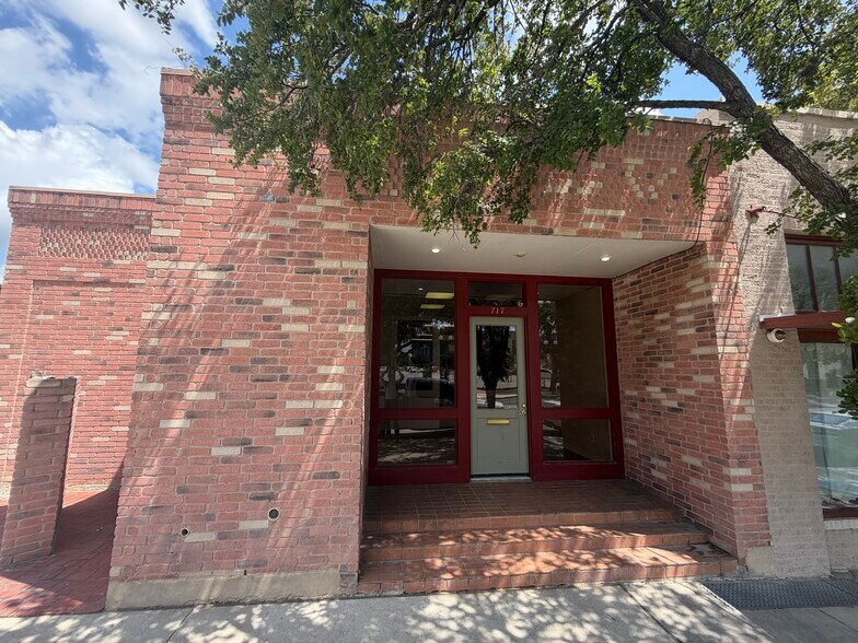More Photos Of 717 Dolorosa St, San Antonio Office For Lease