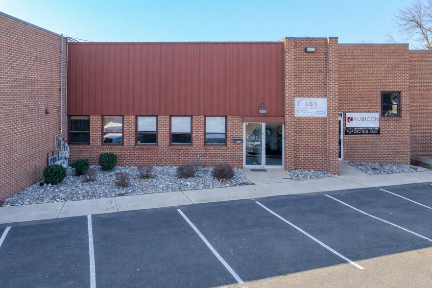 More Photos Of 1300 Industrial Blvd, Southampton Light Distribution For Sale